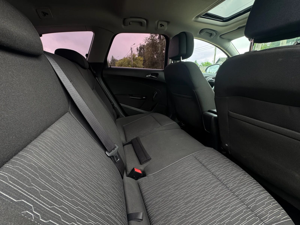 Opel Astra J SB857HU-05.webp