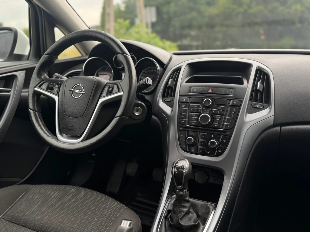Opel Astra J SB857HU-08.webp