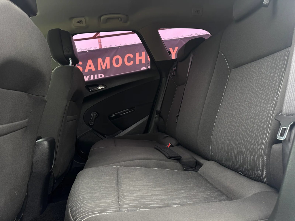 Opel Astra J SB857HU-06.webp