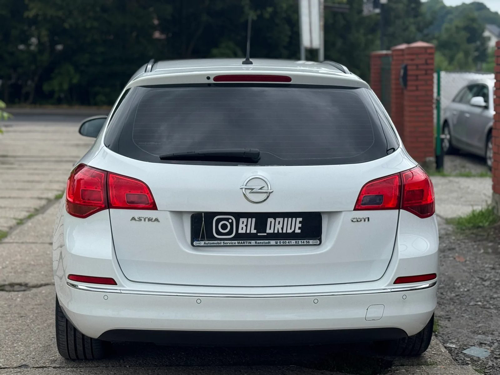 Opel Astra J SB857HU-03.webp