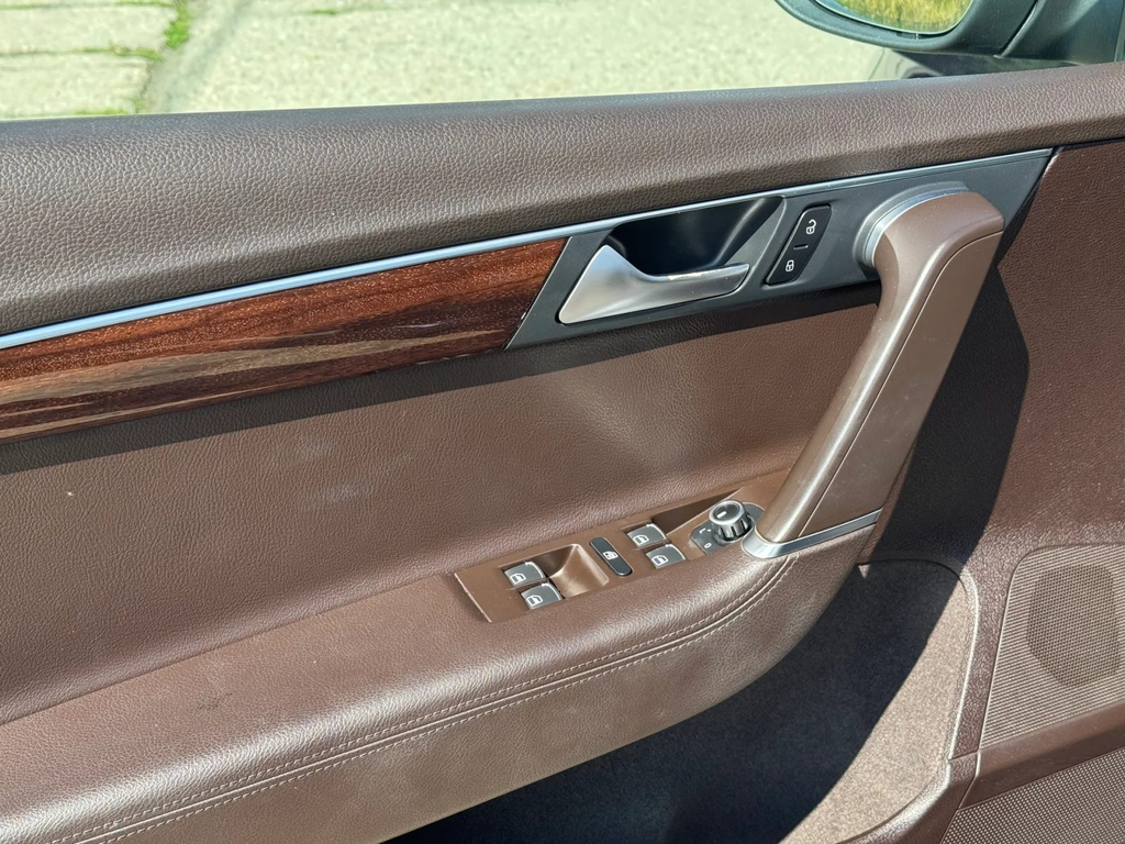 Volkswagen Passat B7 SB261HU-12.webp