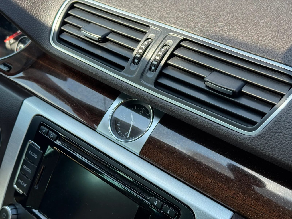 Volkswagen Passat B7 SB261HU-11.webp