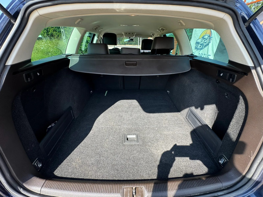 Volkswagen Passat B7 SB261HU-04.webp