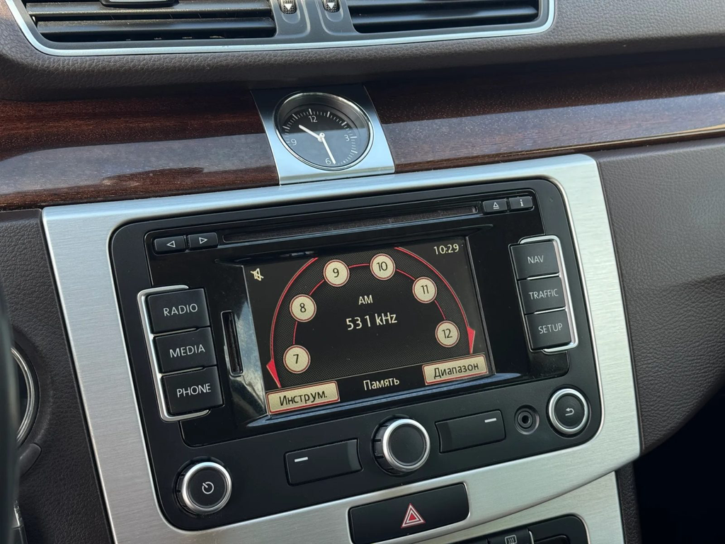 Volkswagen Passat B7 SB261HU-18.webp