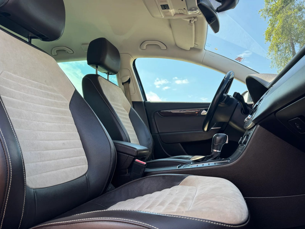 Volkswagen Passat B7 SB261HU-10.webp