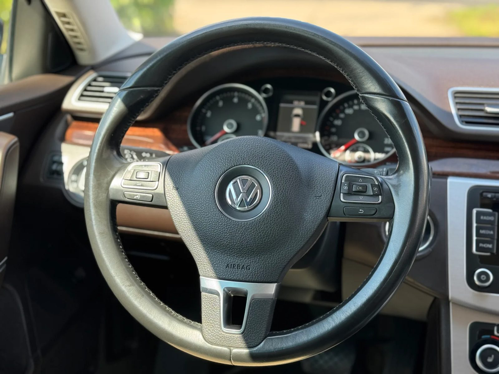 Volkswagen Passat B7 SB261HU-08.webp
