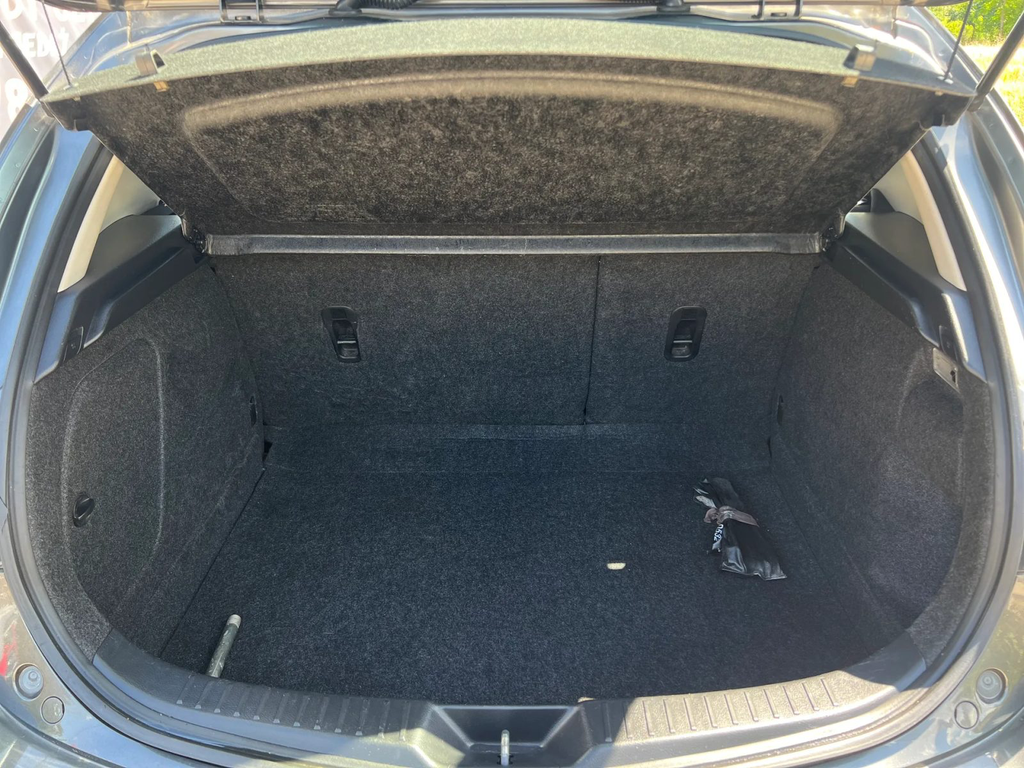 Mazda 3 SB582HW-01.webp