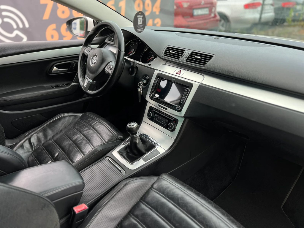 Volkswagen Passat CC SB963HW-05.webp