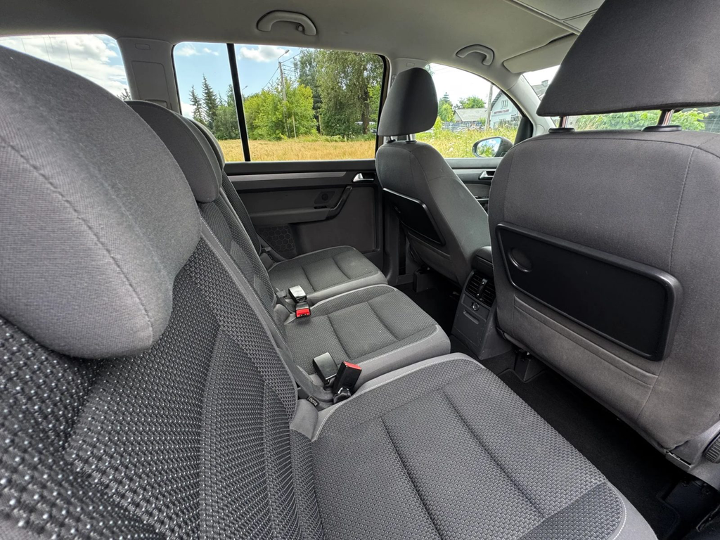Volkswagen Touran SB049JA-06.webp
