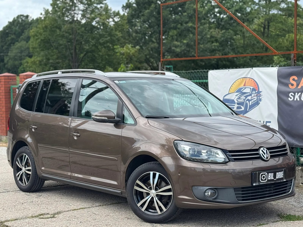 Volkswagen Touran SB049JA-18.webp