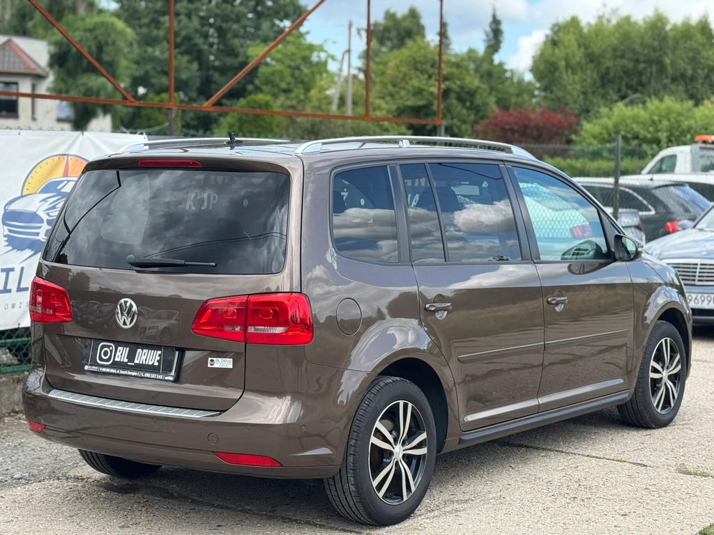 Volkswagen Touran SB049JA-17.webp