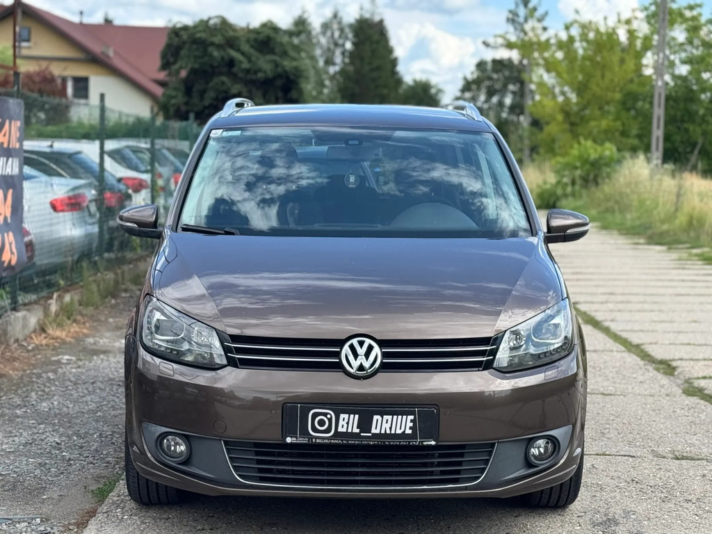 Volkswagen Touran SB049JA-01.webp