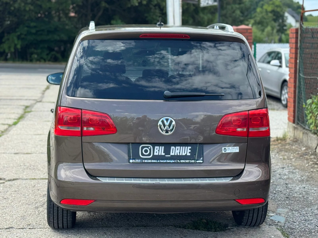 Volkswagen Touran SB049JA-03.webp