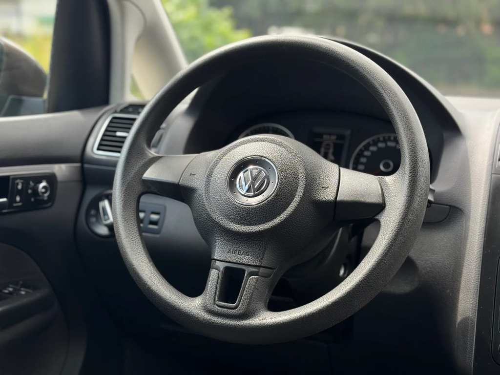 Volkswagen Touran SB049JA-08.webp