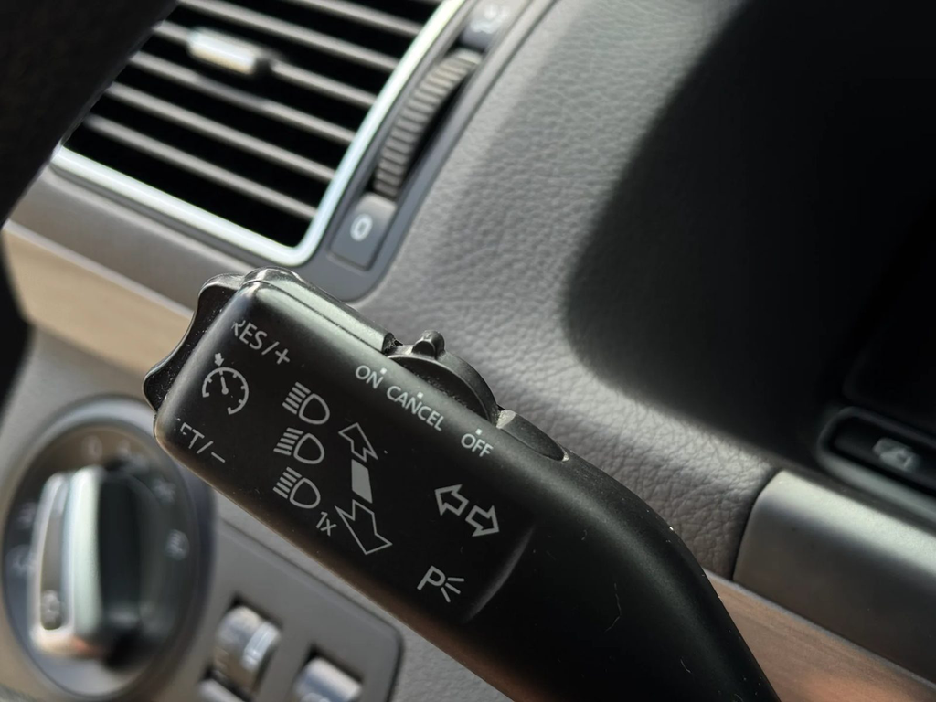 Volkswagen Touran SB049JA-14.webp