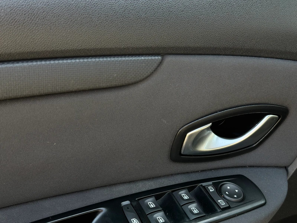 Renault Scenic SB241JA-11.webp