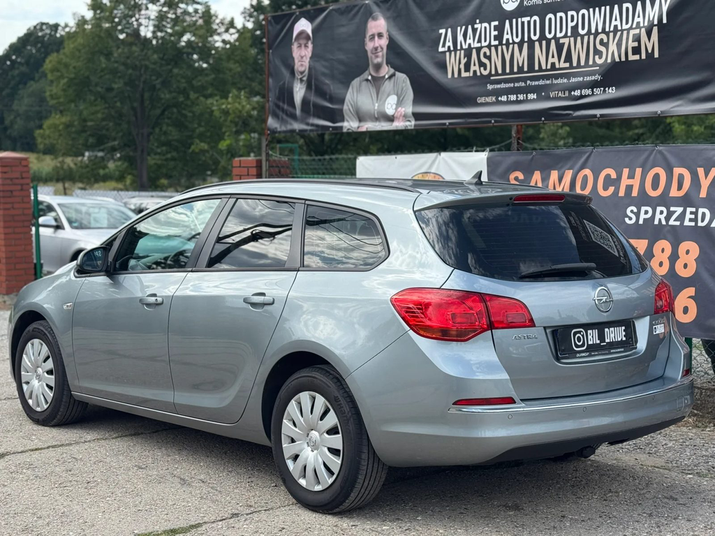 Opel Astra SB062JA-02.webp