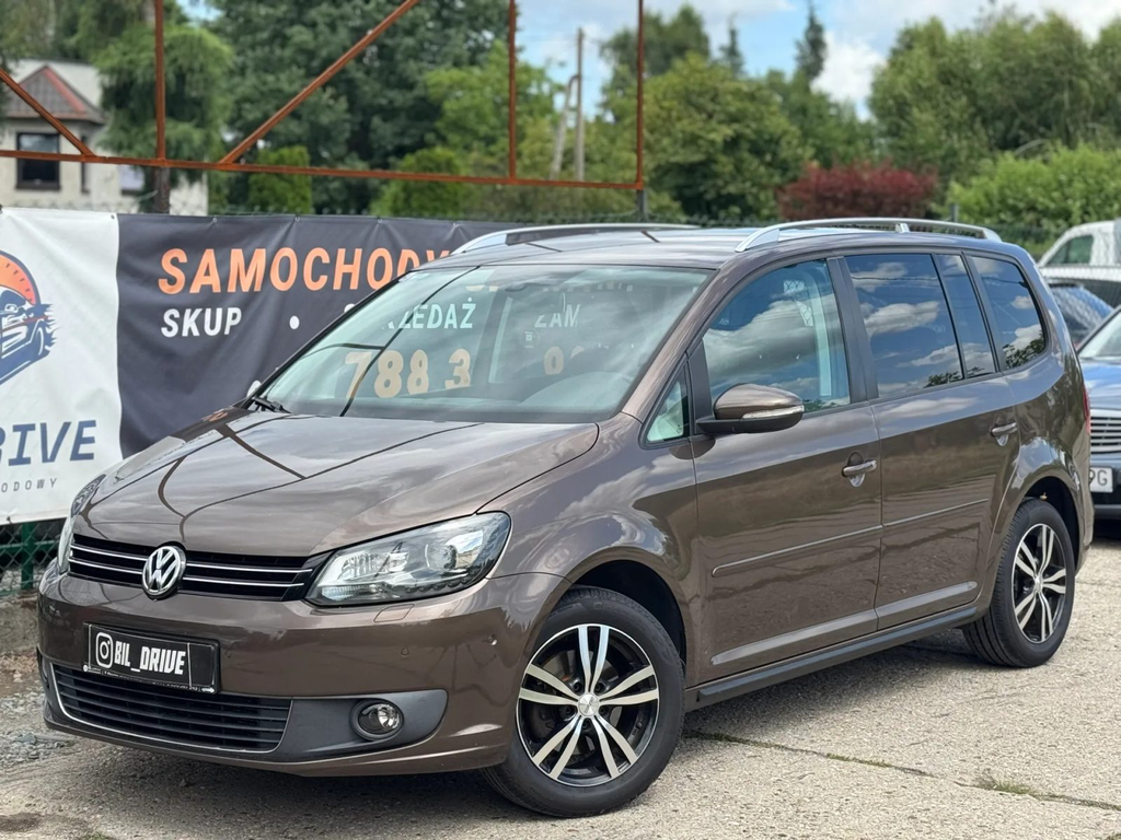 Volkswagen Touran • 2011 • 1.6