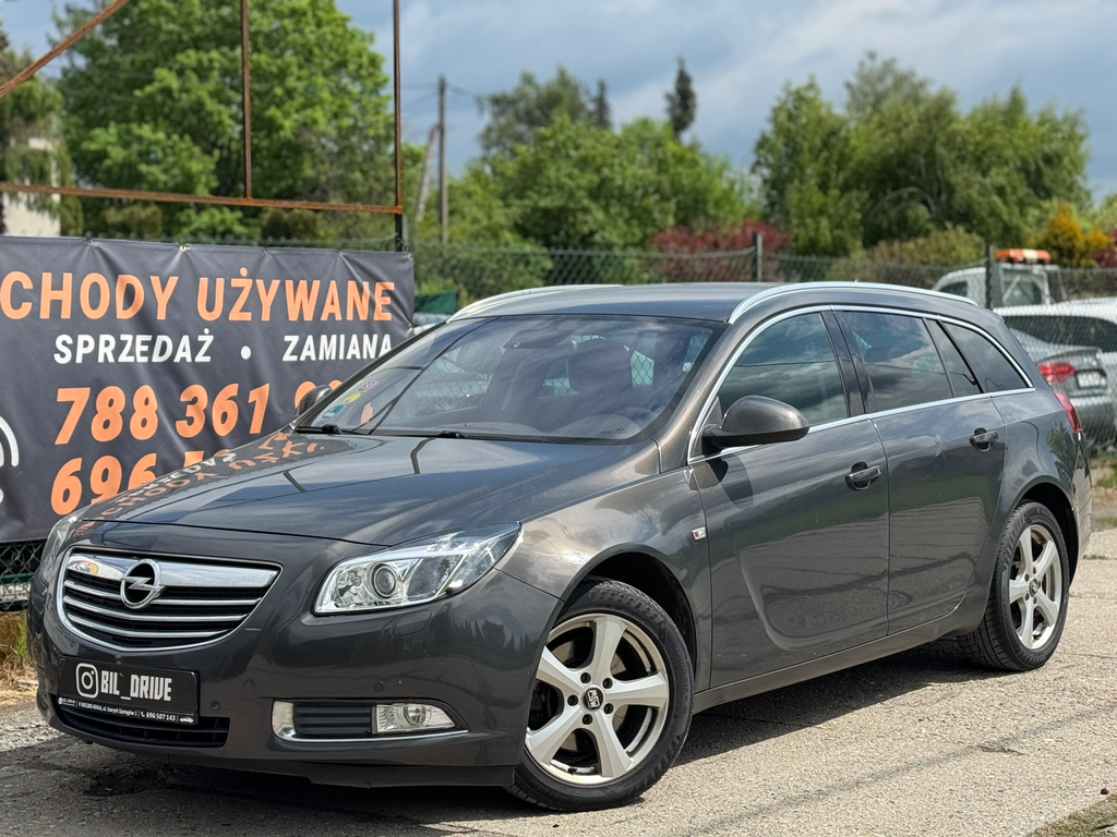 Opel insignia • 2013 • 2.0