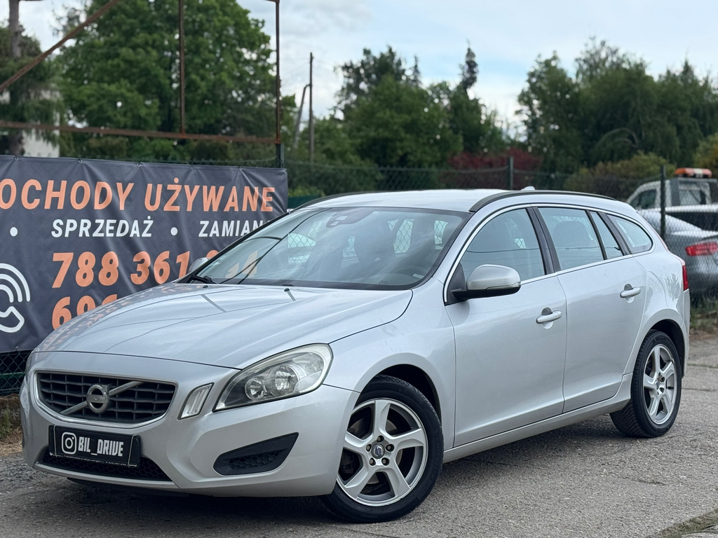 Volvo V60 • 2011 • 2.0